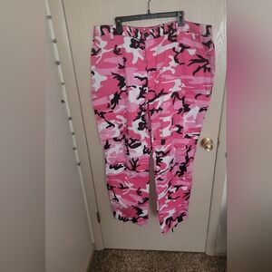 Womens Hot Pink Plus Size Camoflauge Cargo Pants Size 3XL